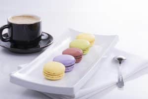 Dégustez vos macarons dans une déco de salon de thé !